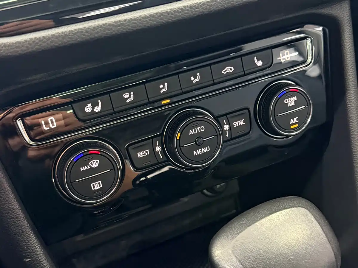 Volkswagen Tiguan L 2018 Facelift 330TSI Automatic 2WD Luxury Edition фото 24