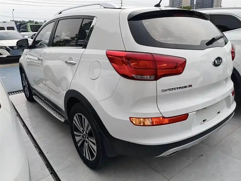 Kia Sportage 2015 2.0L Automatic 2WD GLS фото 5
