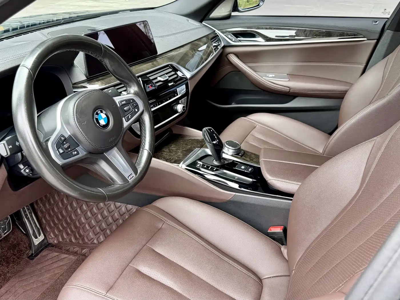 BMW 5 Series 2019 525Li M Sport Package фото 11