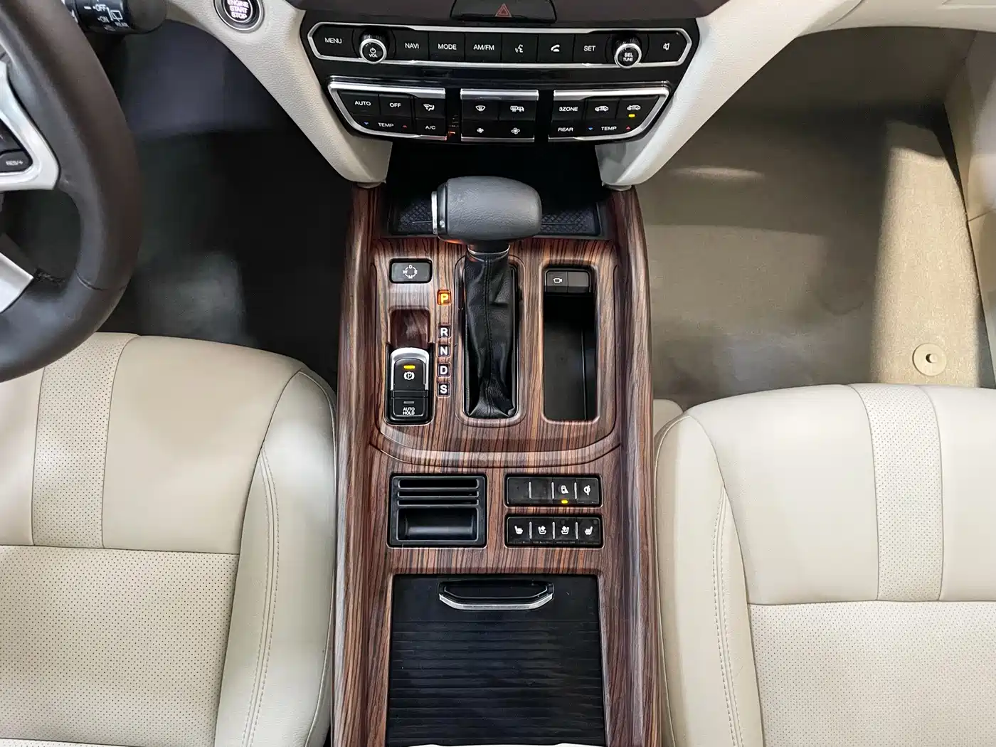 GAC Trumpchi Trumpchi GS8 2017 2017 320T 2WD Luxury Smart Connect (7-seater)