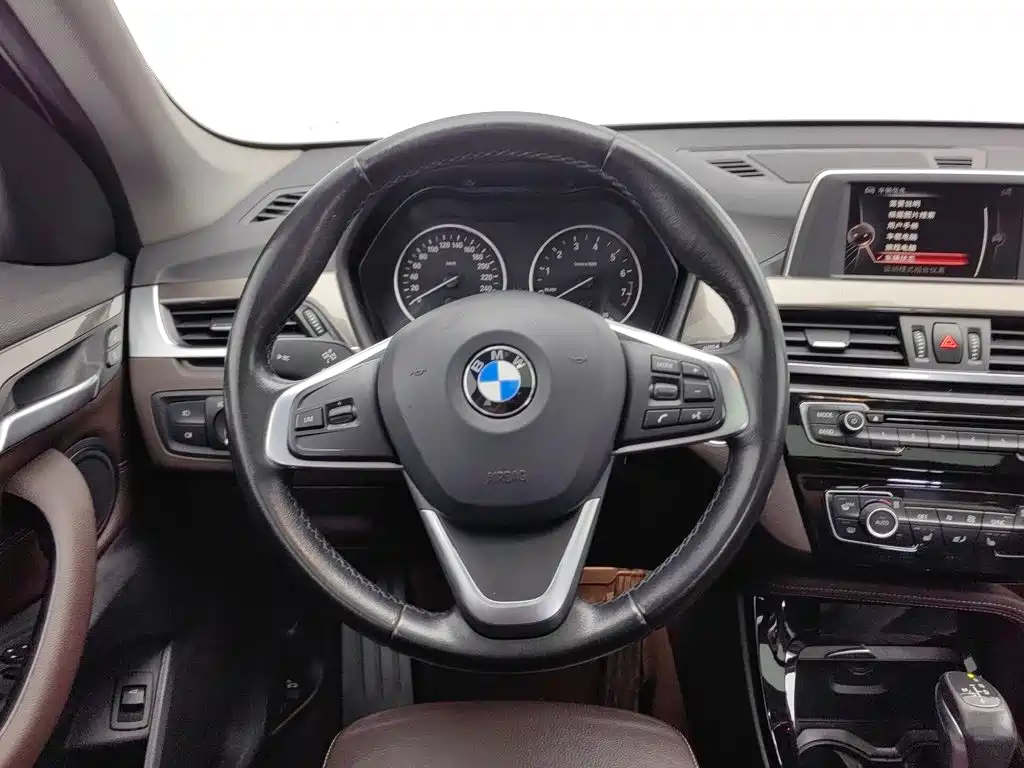 Фото 11 - BMW X1