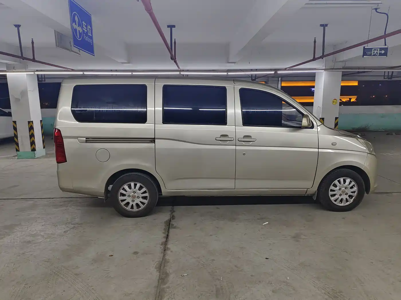 Wuling Motors Wuling Rongguang V 2016 2016 1.2L Standard