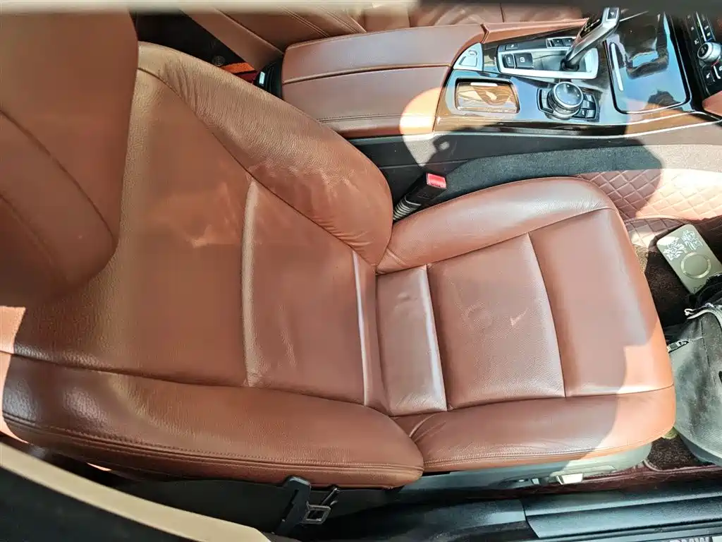 BMW 5 Series 2014 535Li Leadership фото 20