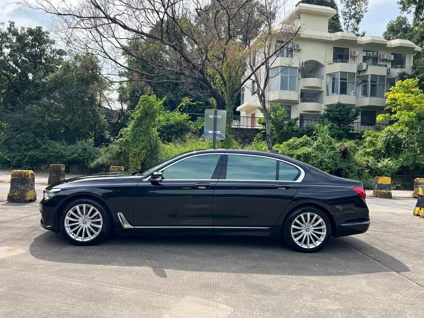 BMW 7 Series 2016 740Li Leading Edition фото 15