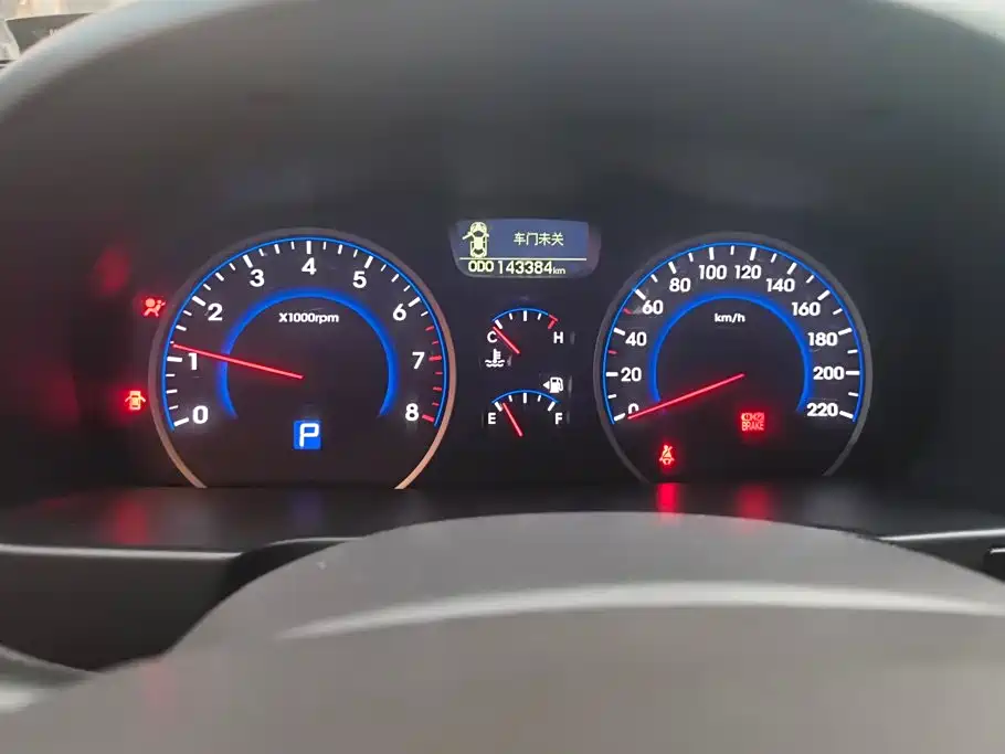 صورة 14 - Hyundai Elantra