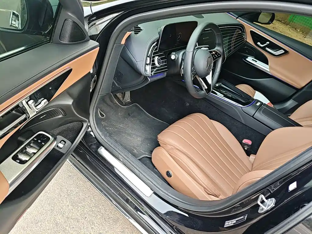 Photo 16 - Mercedes-Benz E-Class