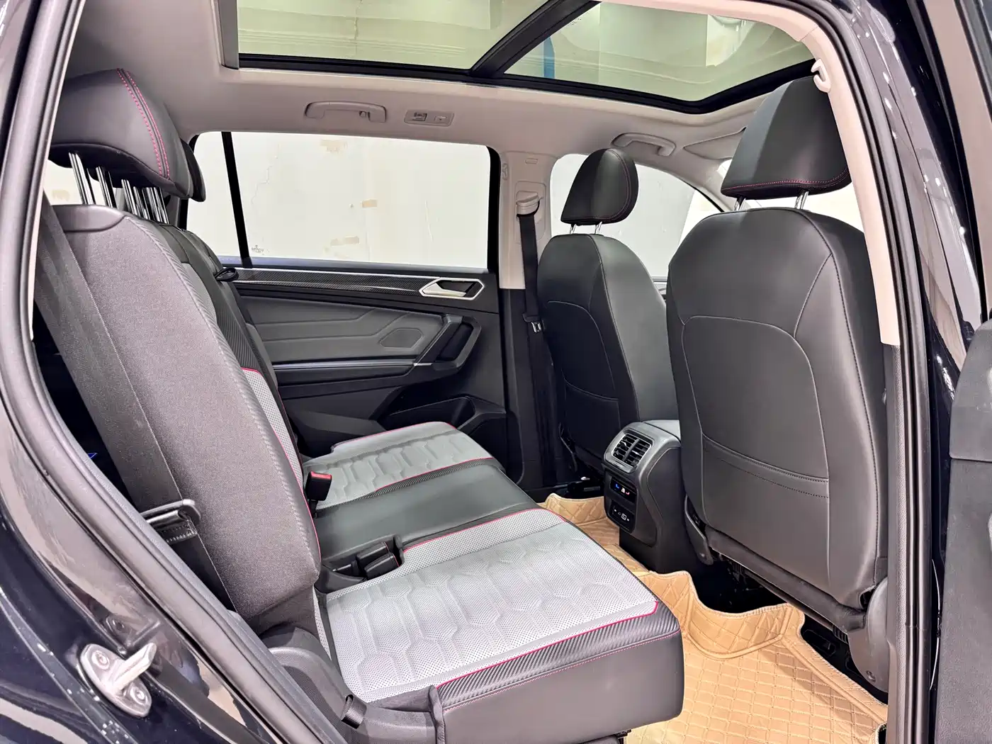 Volkswagen Tiguan L 2023 380TSI 4WD R-Line Flagship 7-seater фото 11
