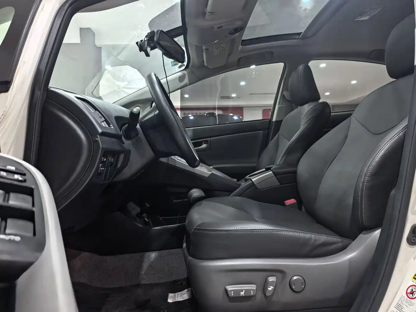 Toyota Prius 2013 2012 1.8L Luxury Advanced Edition