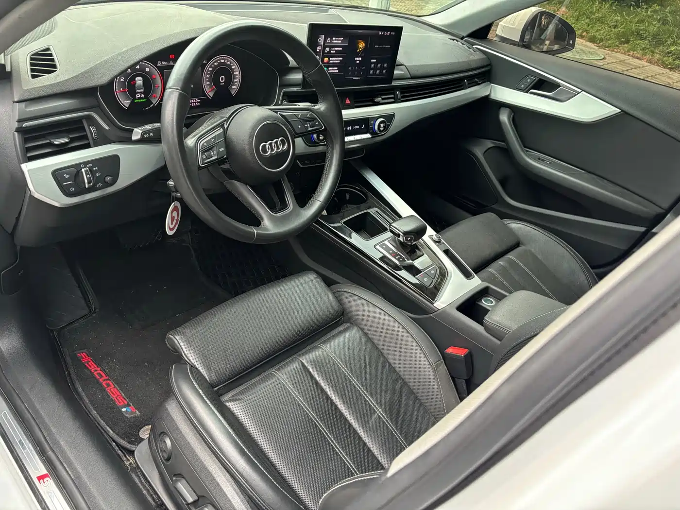 Фото 12 - Audi A4L