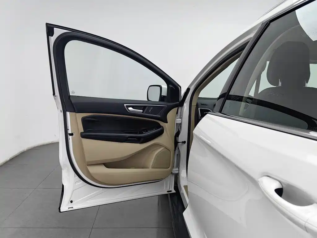 Фото 8 - Ford Edge