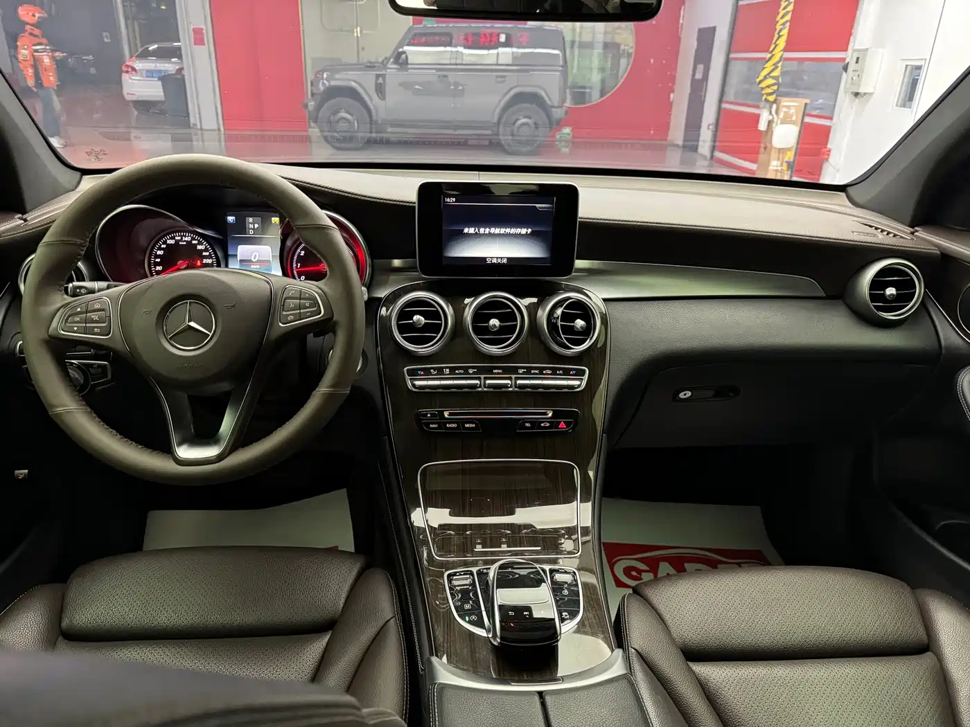 Mercedes-Benz GLC 2017 GLC 260 4MATIC Luxury фото 9