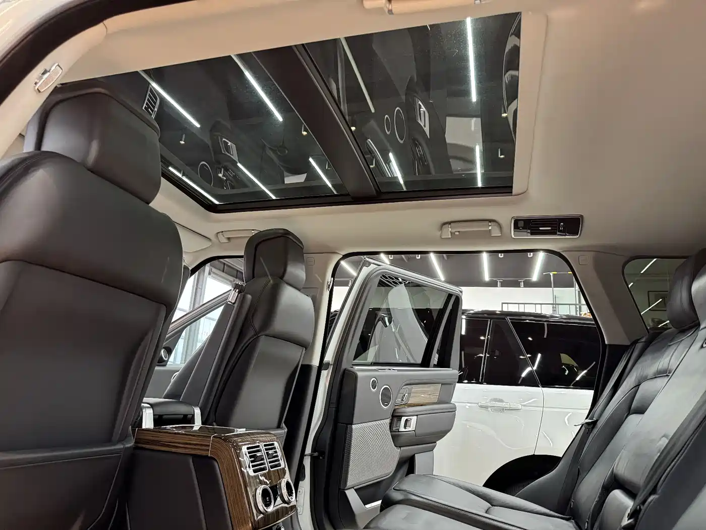 Land Rover Range Rover 2018 3.0 SC V6 Vogue SE Genesis Extended Edition фото 13