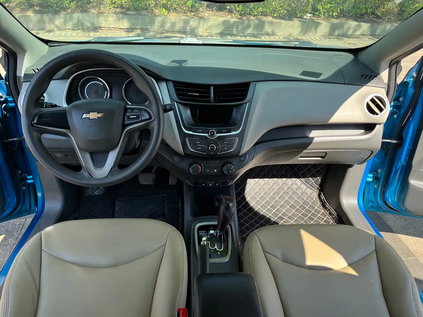 Chevrolet Sail 2015 Sail 3 1.5L AMT Happiness Sunroof Edition фото 9