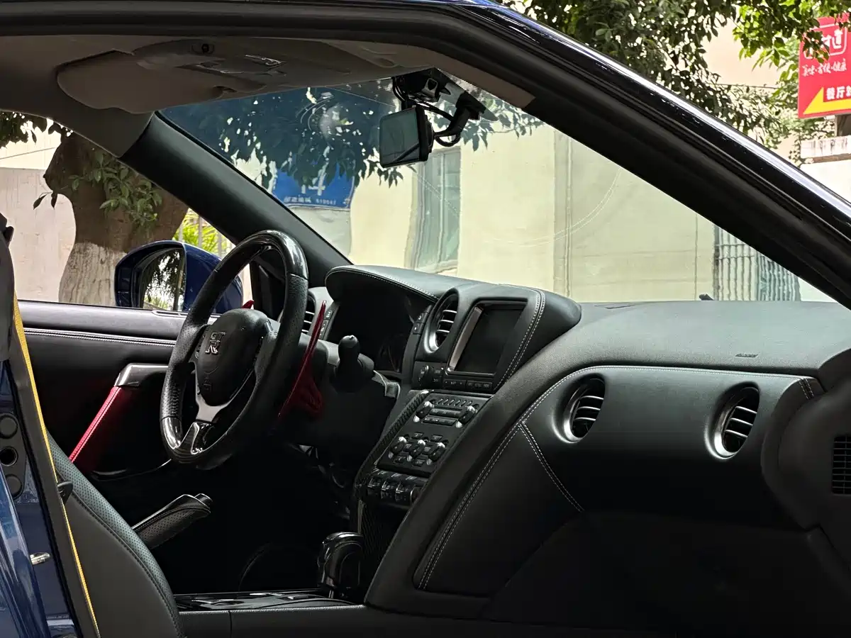 Nissan GT-R 2014 3.8T Premium Edition Black Interior фото 6