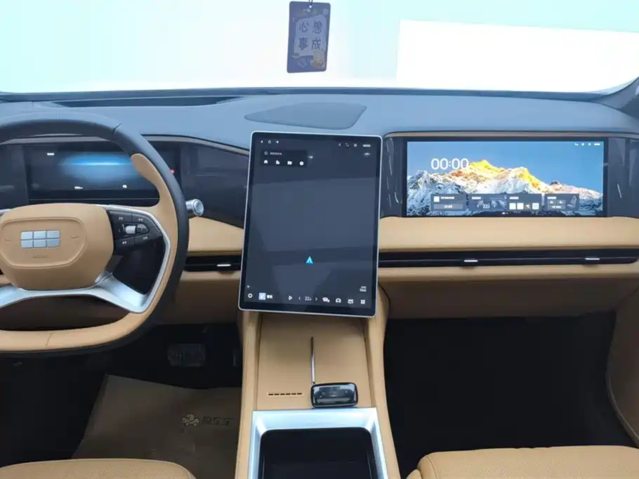 Geely Galaxy Galaxy L7 2025 EM-i 115km Explorer+ Edition фото 13
