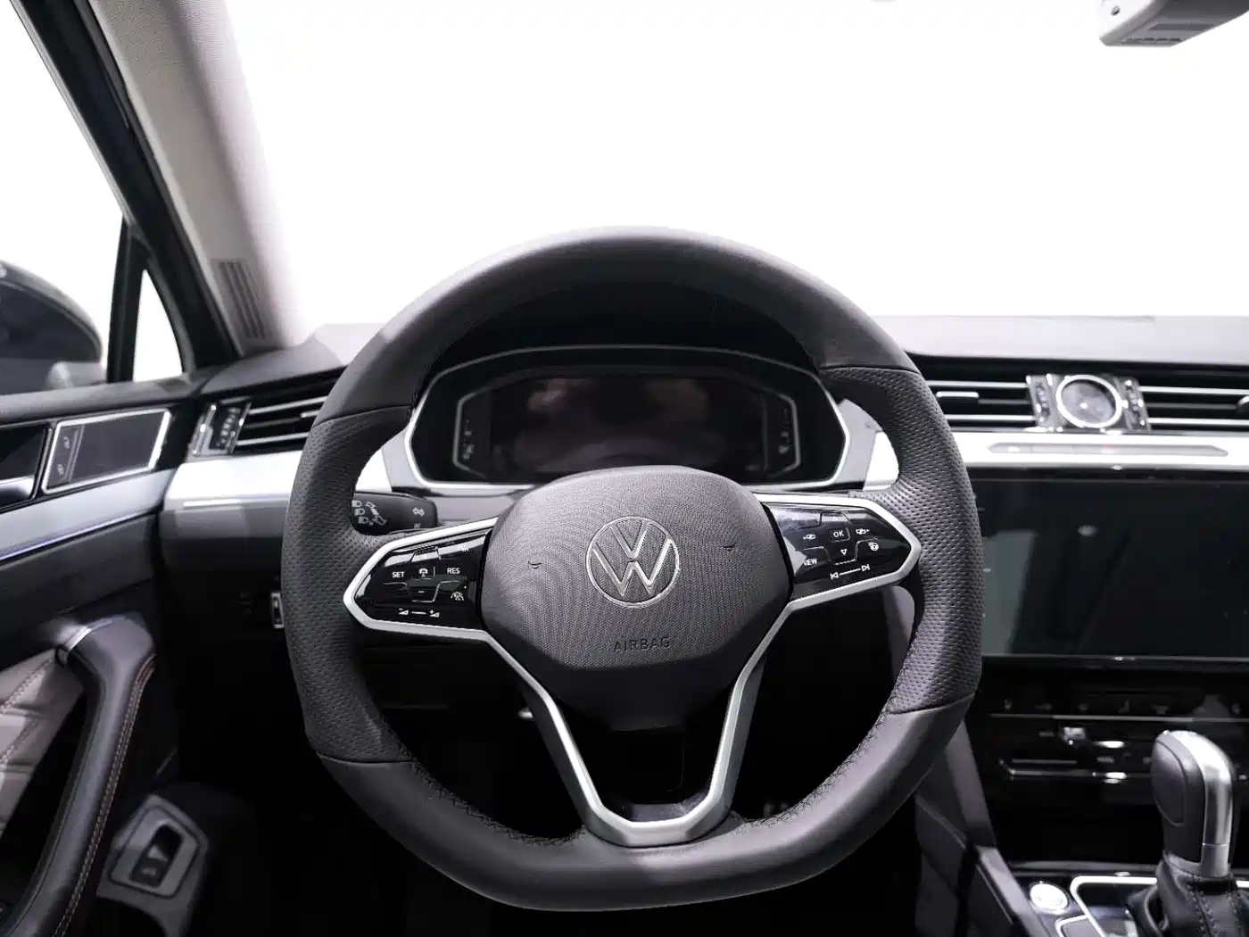 Volkswagen Magotan 2023 Model 2 Million Commemorative Edition 330TSI DSG Luxury фото 23