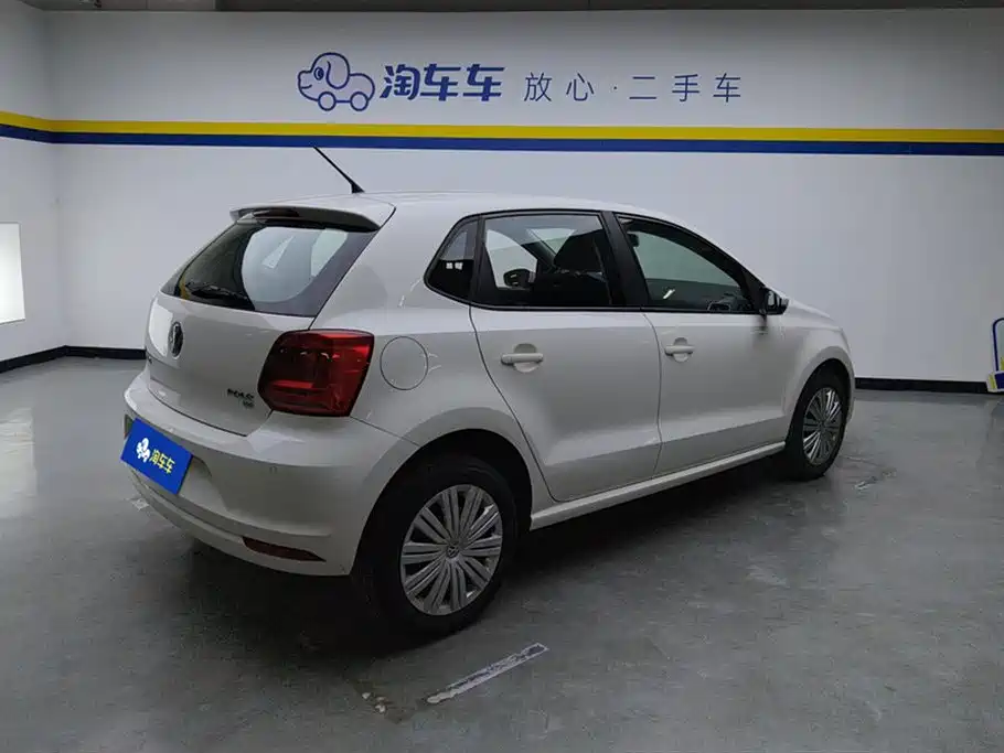 Volkswagen Polo 2016 1.6L Automatic Comfort фото 3