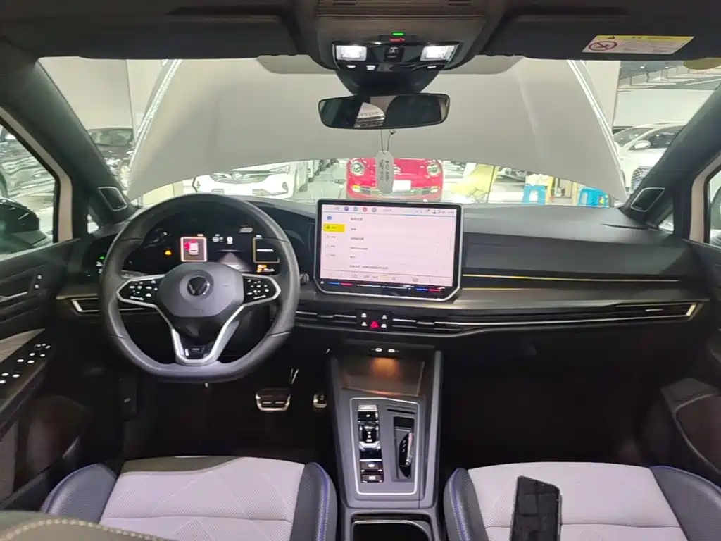Volkswagen Golf 2025 2025 300TSI R-Line