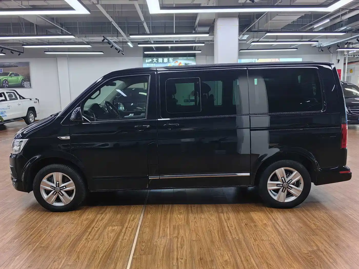 Volkswagen Multivan 2017 2016 2.0TSI 2WD Luxury 7-Seater