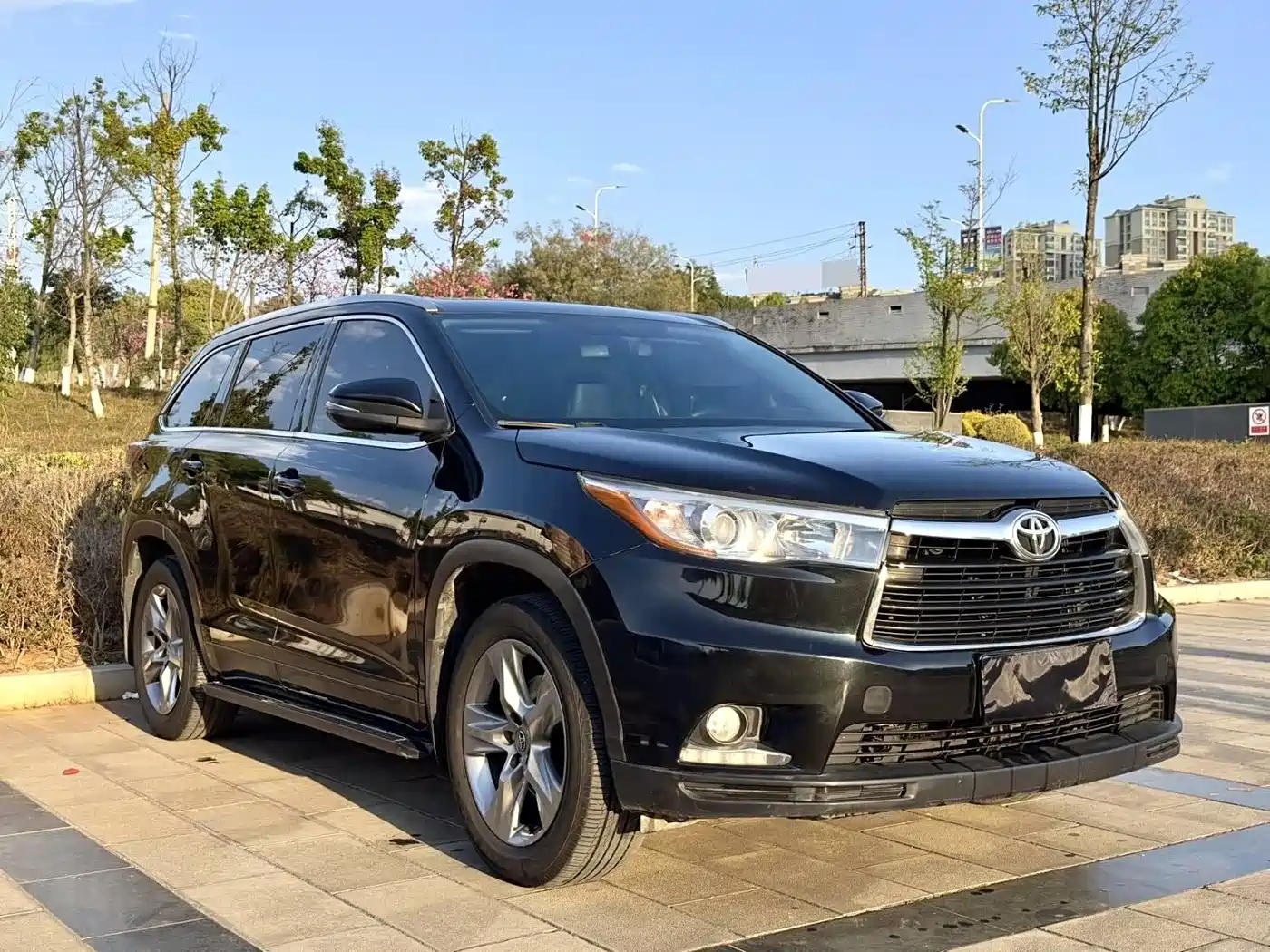 TOYOTA HIGHLANDER