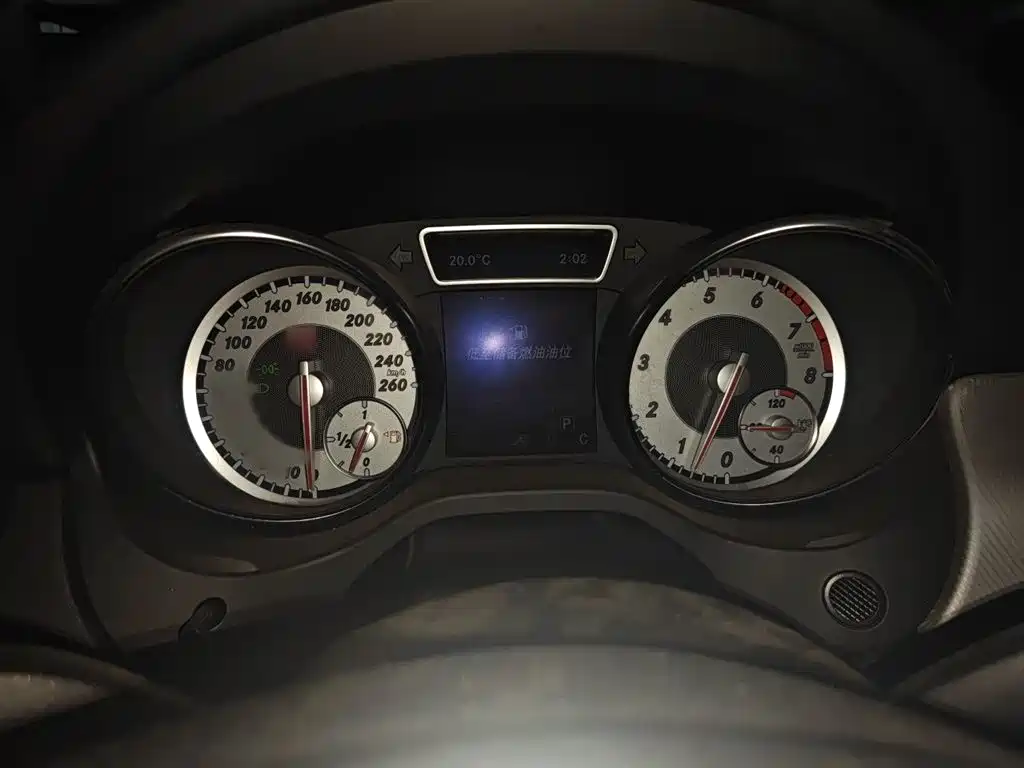 Mercedes-Benz GLA 2016 GLA 200 Dynamic фото 4