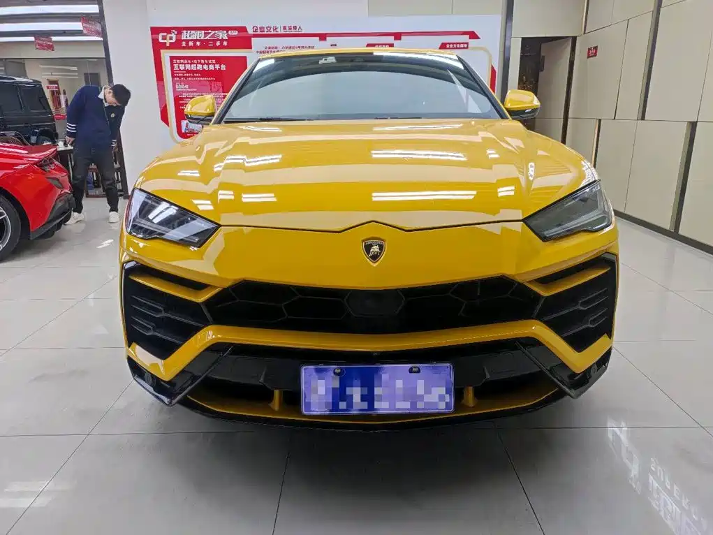 Photo 2 - Lamborghini Urus
