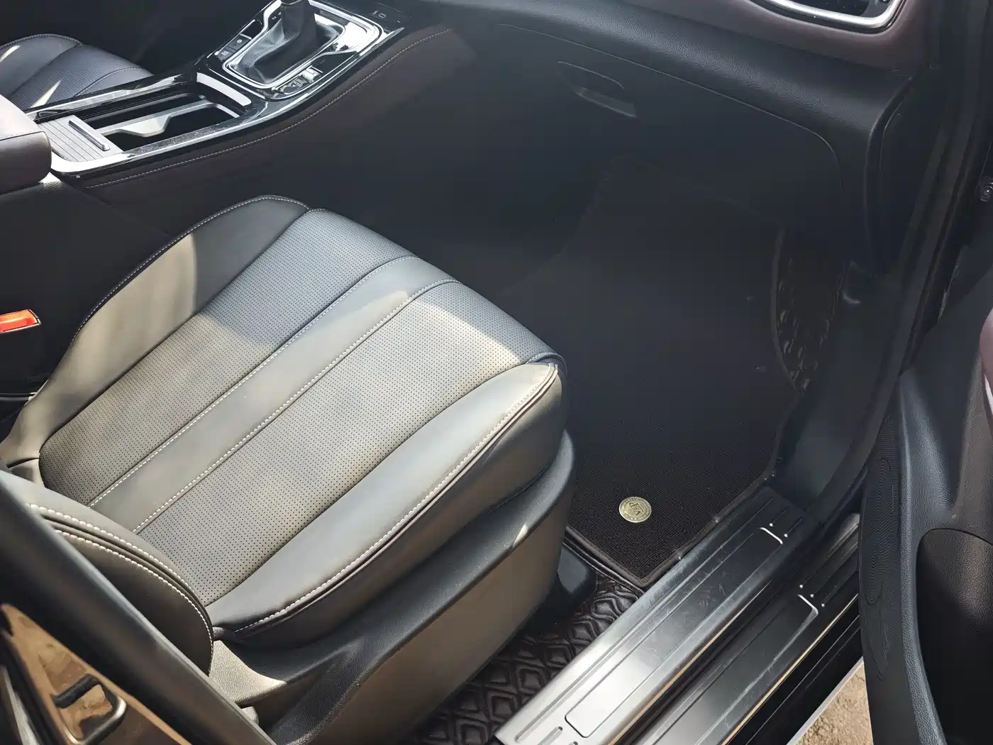 GAC Trumpchi Trumpchi M6 2021 270T DCT Elite Edition (7-Seater) фото 12
