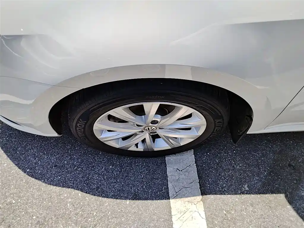 Volkswagen Lavida 2017 1.6L Automatic Comfort Edition фото 23