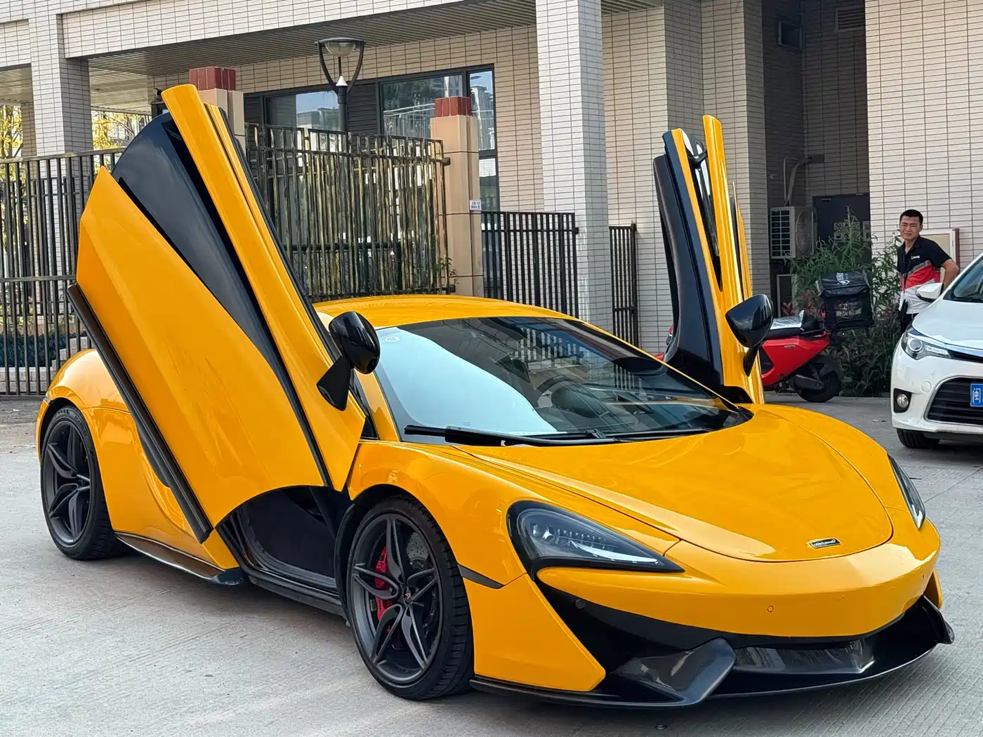 McLaren 570 2015 570S 3.8T Coupe фото 2