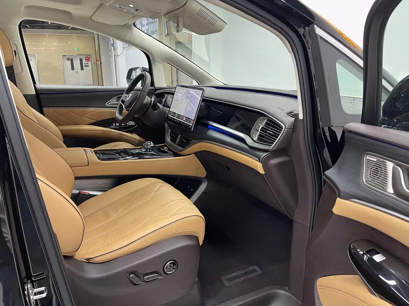 Denza D9 2024 DM-i 980 AWD Prestige фото 13