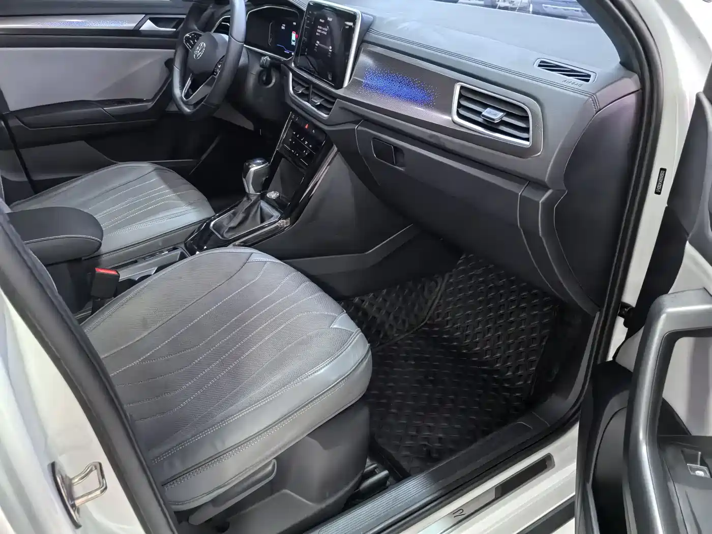 Volkswagen T-ROC 2025 300TSI DSG 2WD Dawn Edition фото 11