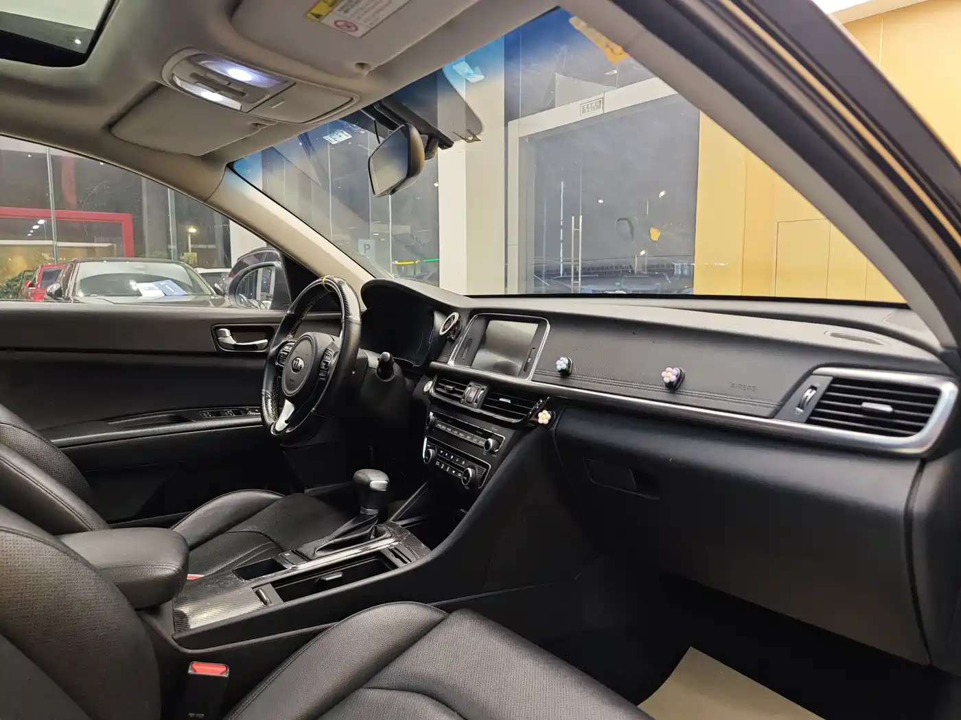 Kia K5 2016 2.0L Hybrid GLS фото 32