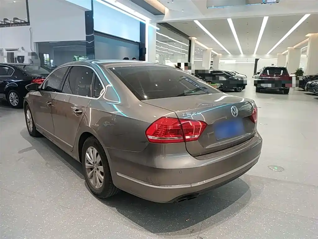 Volkswagen Passat 2014 1.8TSI DSG Luxury Edition фото 5