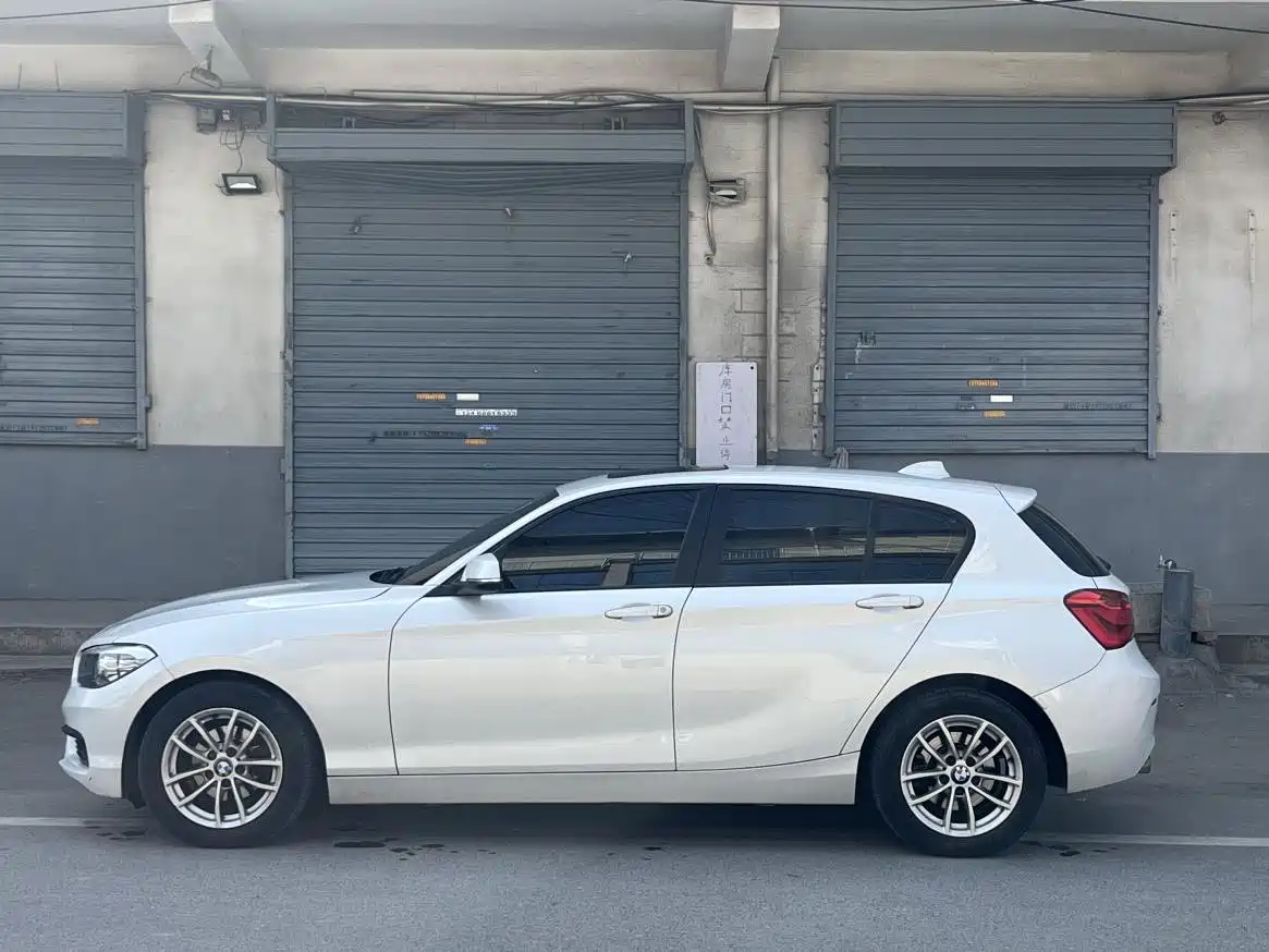 BMW 1 Series (Import) 2018 118i Leading фото 2