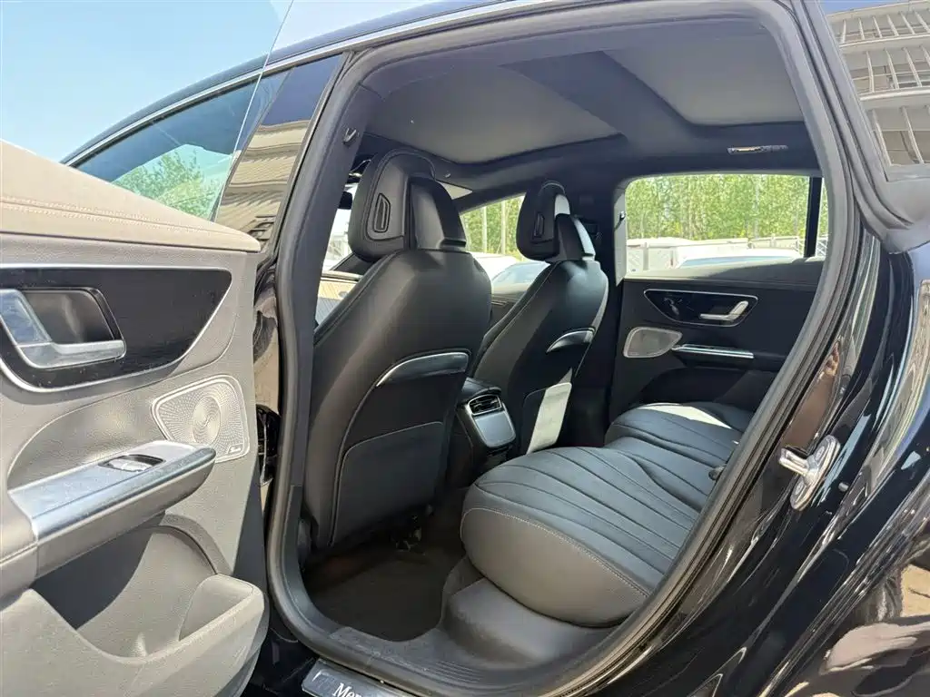 Mercedes-Benz EQE 2022 350 Luxury Edition фото 17