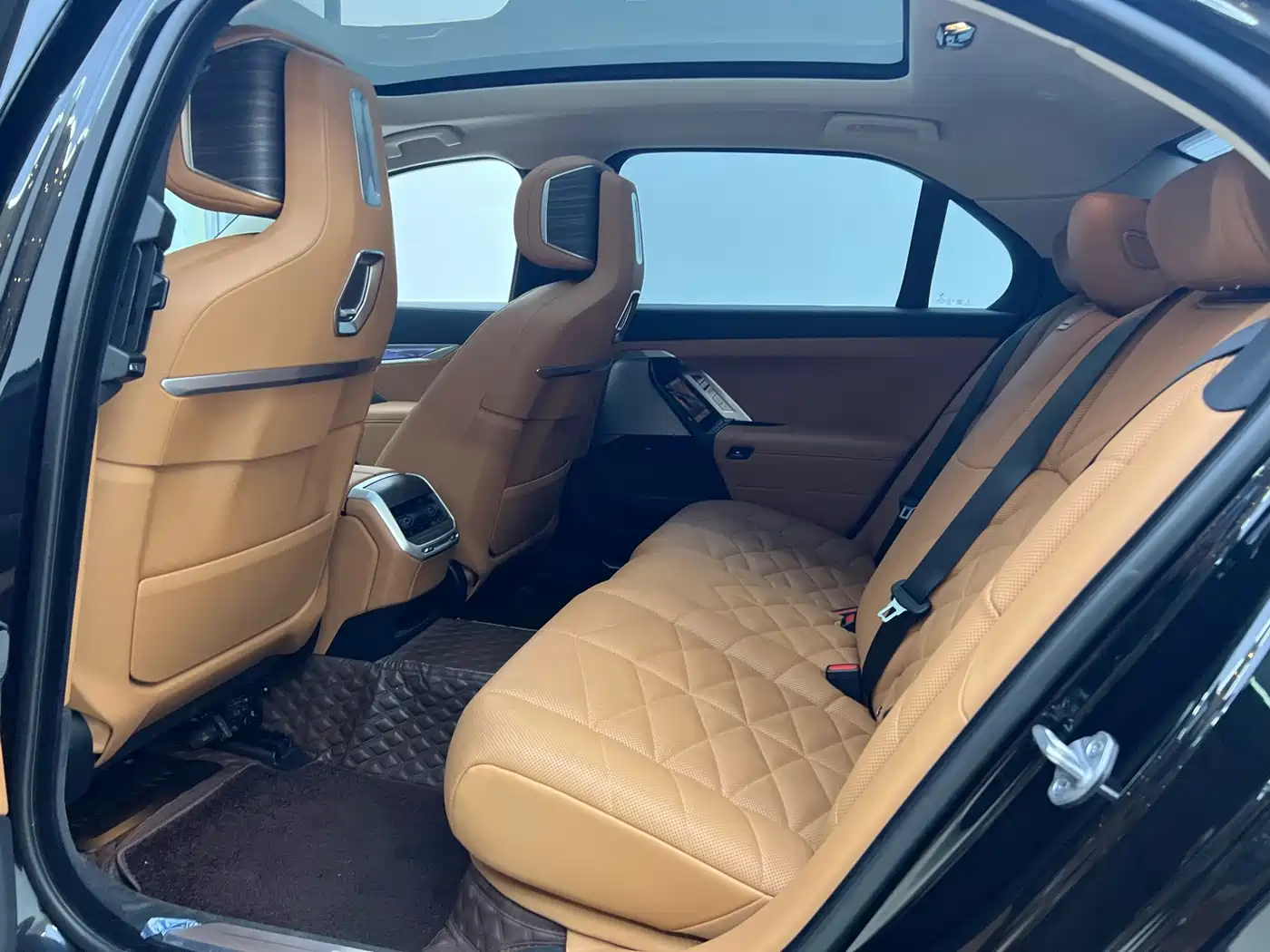 BMW 7 Series 2023 Model 740Li Leading Luxury Package фото 20