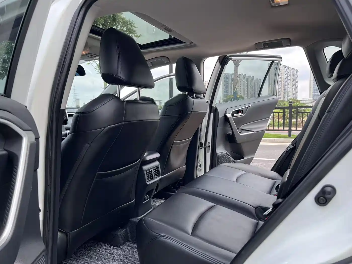 Toyota RAV4 Rongfang 2020 2.0L CVT 2WD Trend Edition фото 7