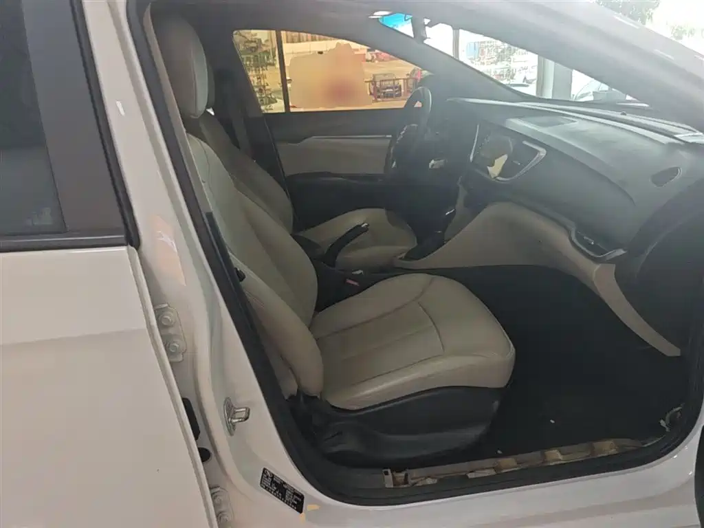 Buick Excelle 2018 15T Dual Clutch Elite (China V) фото 25