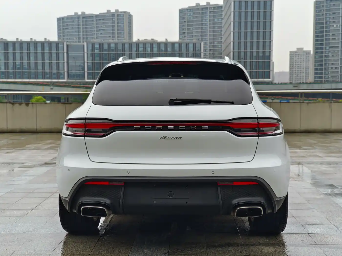 PORSCHE MACAN