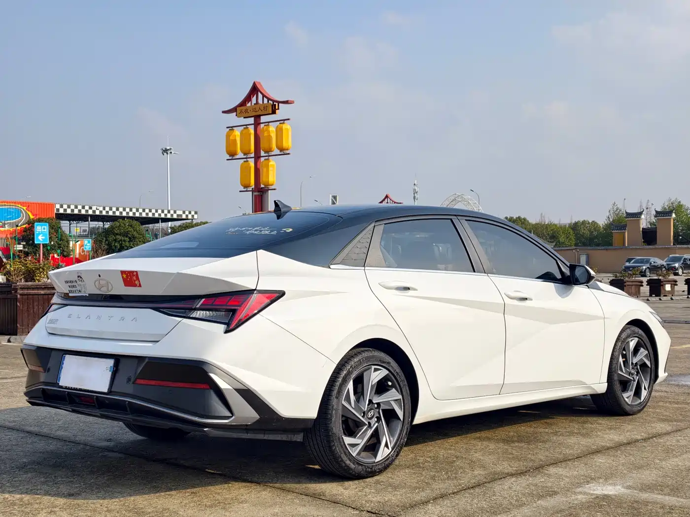 Hyundai Elantra 2023 Model 1.5L CVT LUX Premium Edition фото 7