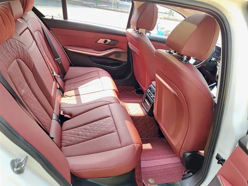 BMW 3 Series 2023 320Li M Sport Package фото 10