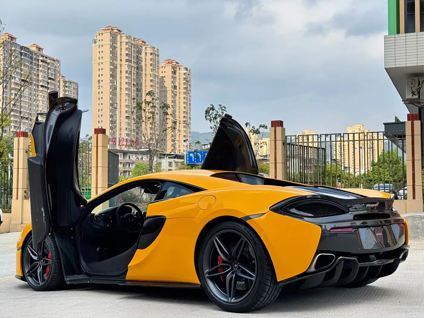 McLaren 570 2015 570S 3.8T Coupe фото 6