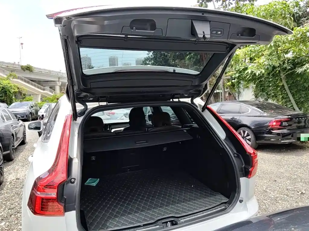VOLVO XC60 PLUG-IN HYBRID