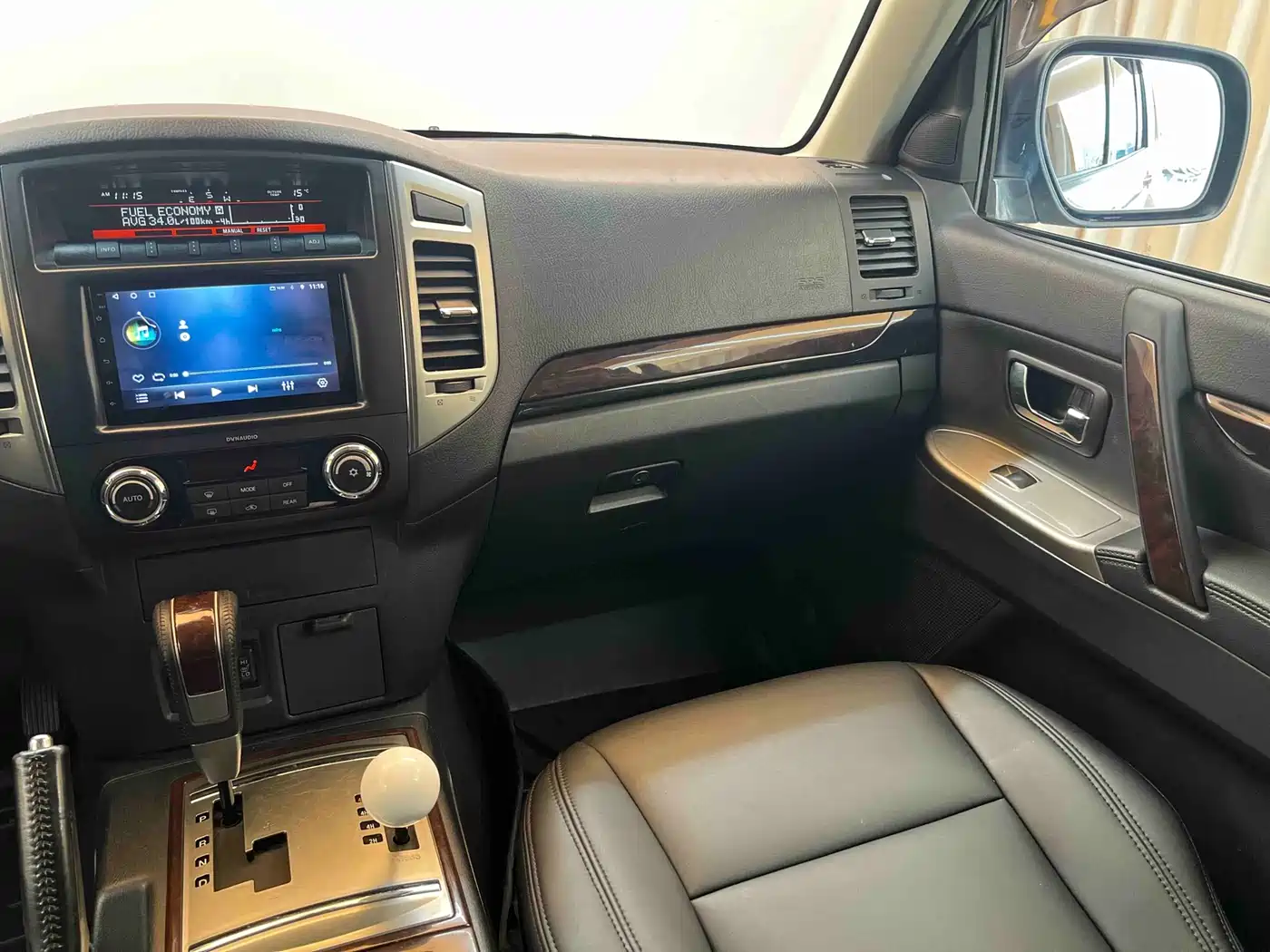 Mitsubishi Pajero (Import) 2016 3.0L Automatic Premium (China V) фото 15