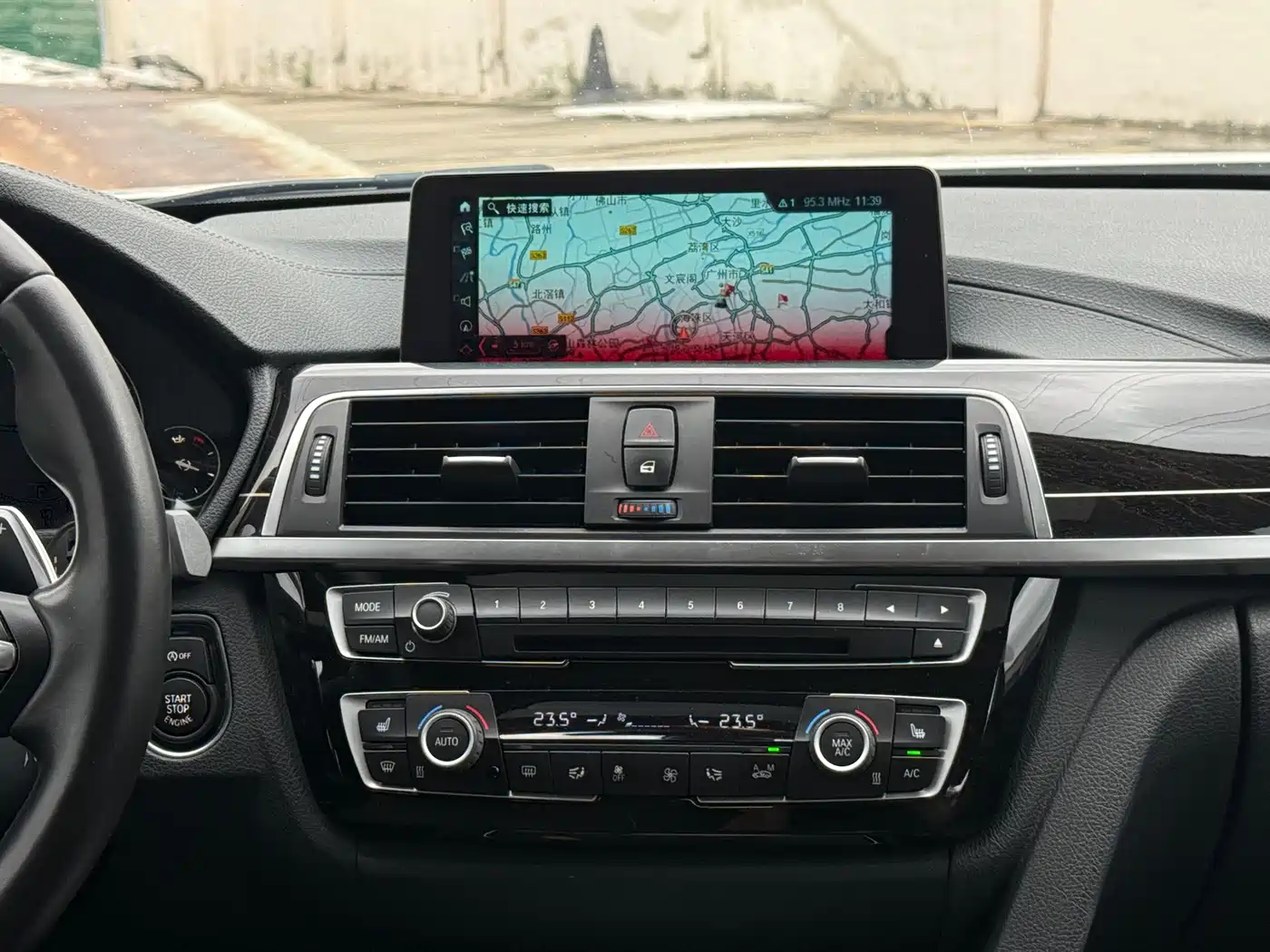 BMW 3 Series 2018 330Li M Sport Black Night Edition фото 10