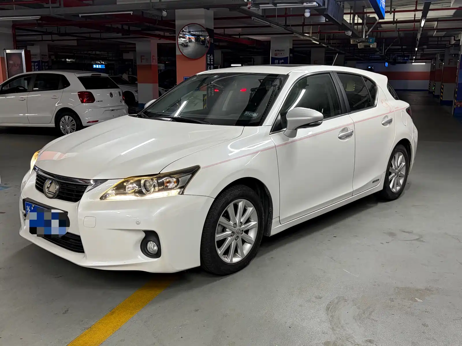 Фото 1 - Lexus CT