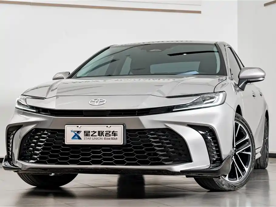 Toyota Camry 2026 Hybrid 2.0HSE Sport Lite Edition фото 3