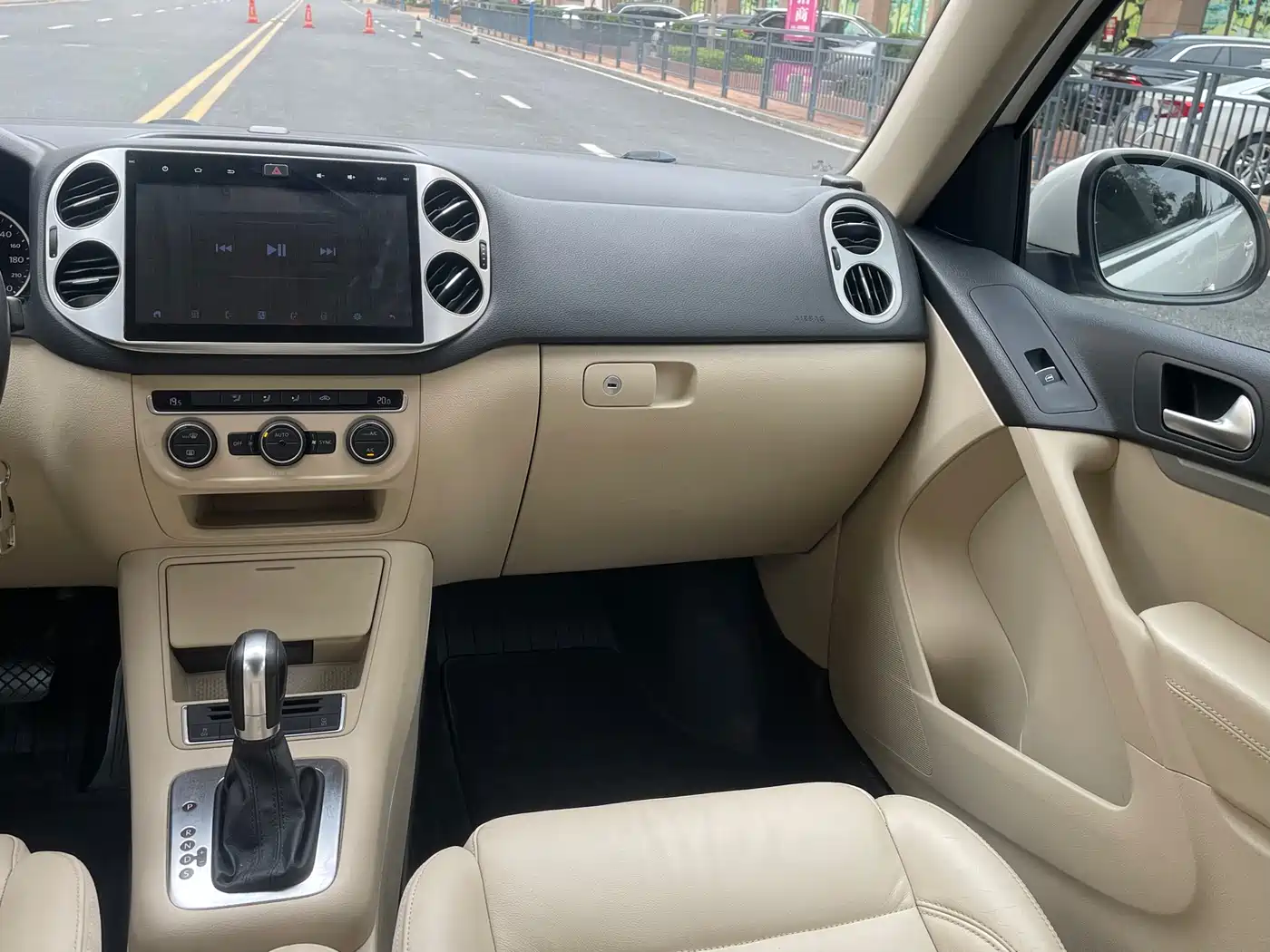 Volkswagen Tiguan 2016 Model 300TSI Automatic 2WD Trend Edition фото 14
