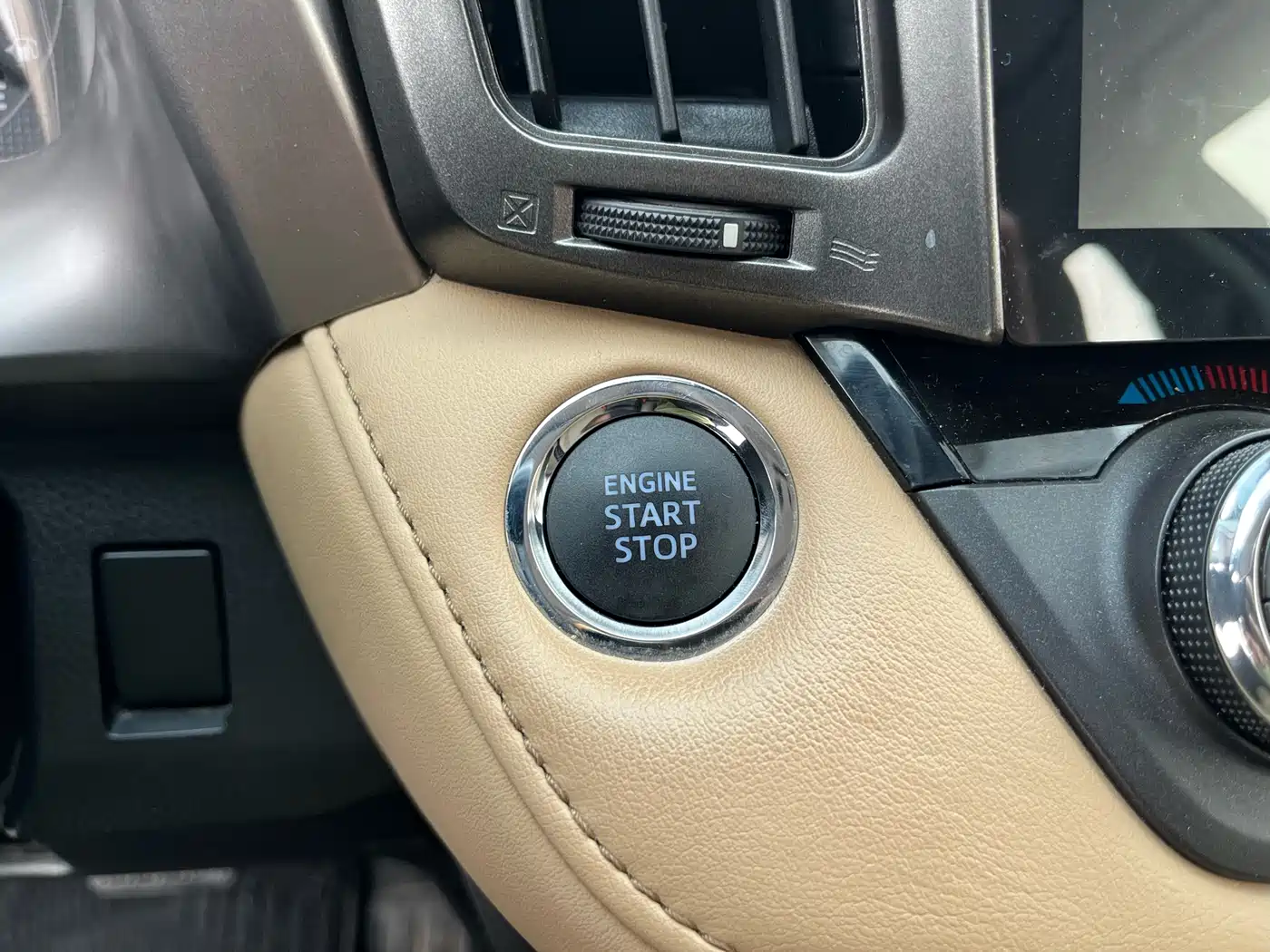 Toyota RAV4 Rongfang 2016 2.0L CVT 2WD Trend (China V) фото 17