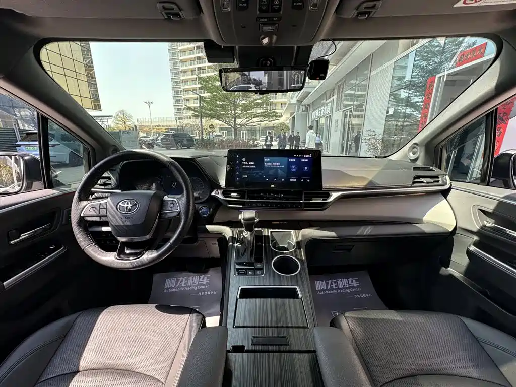 Toyota Granvia 2023 2.5L Hybrid Flagship VIP Edition фото 17